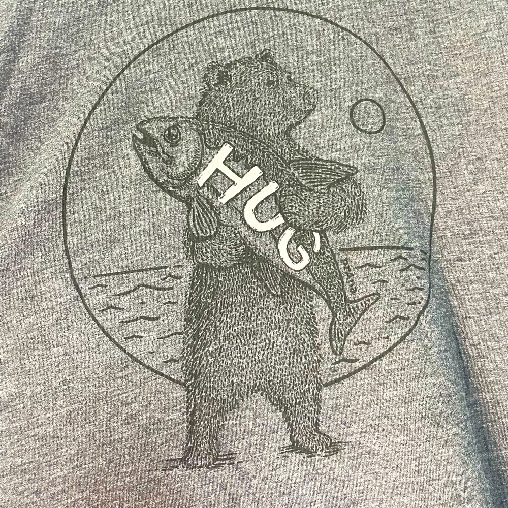 Prana heather grey tee w/ bear hug fish graphic sz XXL